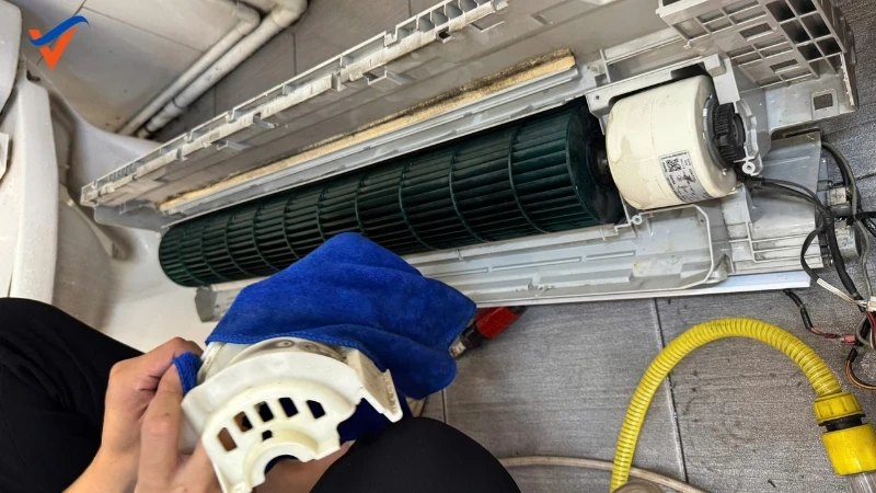 Cách khắc phục sự cố máy lạnh có mùi hôi