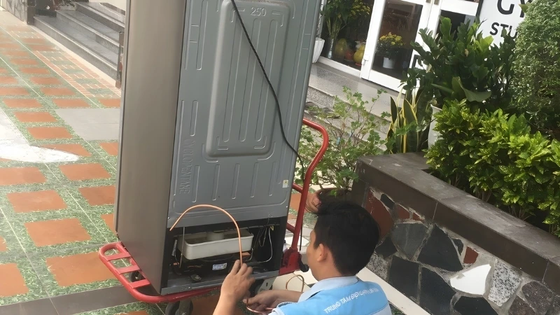 Sửa tủ lạnh thay block và linh kiện thực tế tại nhà